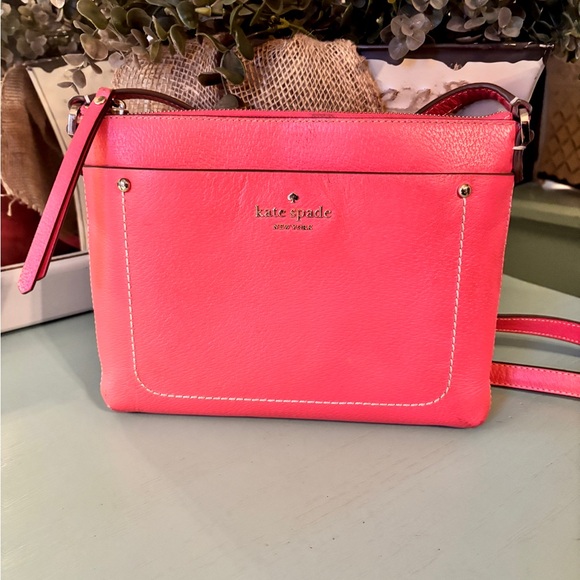 Kate Spade Thompson Street Tatum crossbody bag - Bright Flamingo - Picture 2 of 7